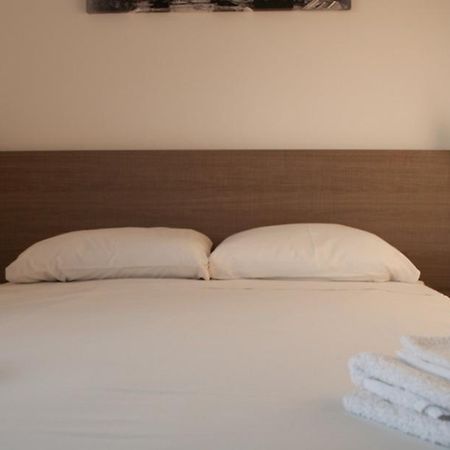 St. George Rent Rooms Larnaca Dış mekan fotoğraf